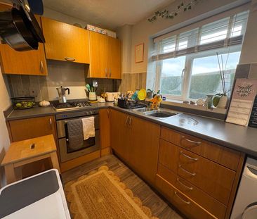 Orchard House, Lambourne Way, Tongham, Surrey, GU10 - Photo 4