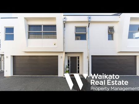 Spacious, Stylish Living in the Heart of the CBD - Photo 2