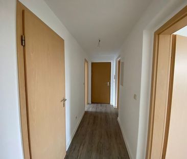 Frisch sanierte 3-Raum-Wohnung mit Balkon in Schleife zu vermieten - Photo 1