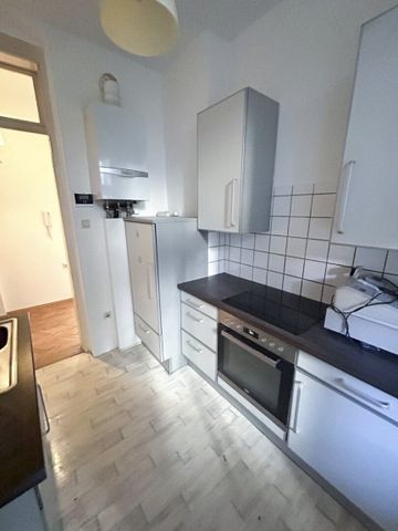 Wunderschöner Altbau mit Balkon! - Photo 2