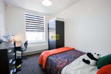 35 Harrow Road - Photo 2