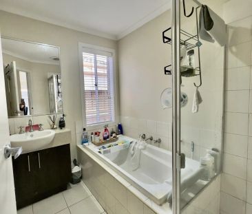 “Beautiful 3-Bedroom house for Lease in Wyndham Vale” - Photo 5