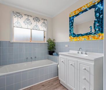 Fully furnished family home - SHORT TERM LEASE - Photo 2