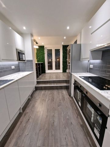 Room in a Shared House, Wood Street, E17 - Photo 3