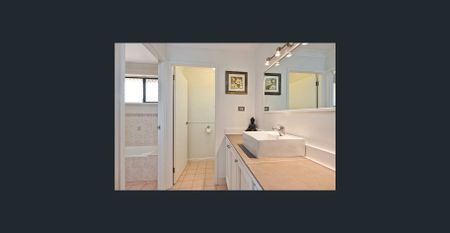 SUPERB FAMILY HOME - Photo 4