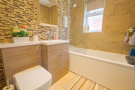2 bedroom semi-detached house to rent - Photo 5