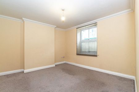 1 bedroom Flat To Let - Photo 3