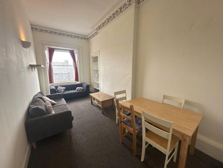 3 bedroom flat to rent - Photo 2