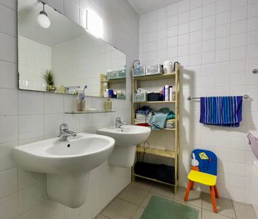 Zeer knap, groot appartement aan OLV Plein met 2 slpks - Foto 1