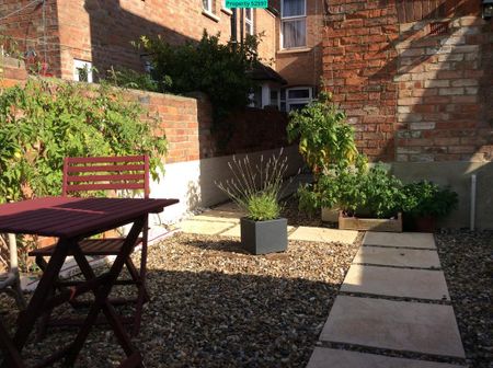 2 bedroom flat to rent - Photo 5