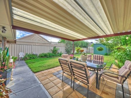 GREAT LOCATION, GREAT HOME! - Photo 4