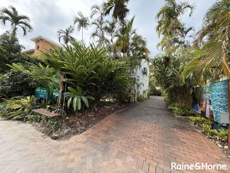 2 BEDROOM : 1 BATHROOM : FULLY FURNISHED : RESORT STYLE LIVING ON MACROSSAN ST - Photo 4