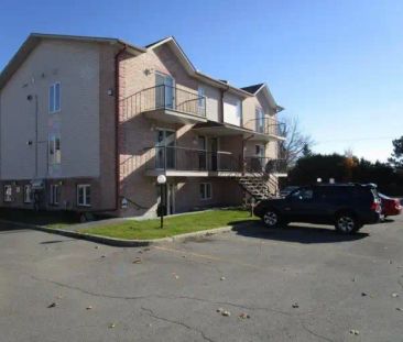 216 Boul. La Vérendrye E., #3 | 216 Boul. La Vérendrye E., #3, Gati... - Photo 1