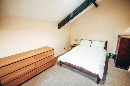 8 bedroom private hall to rent - Photo 3