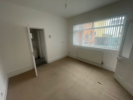 Studio Flat, Albert Road, B33 - Photo 3