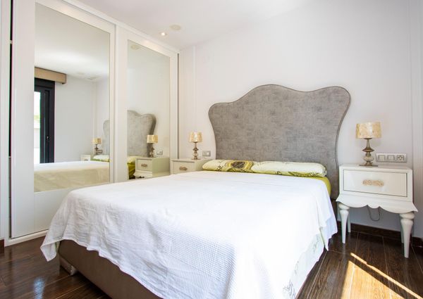 REF.7729 — Luxury Villa with Private Pool 500 Metres from the Sea