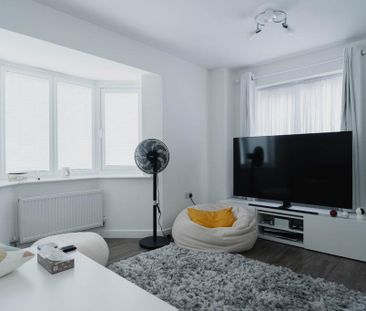 3 bedroom semi-detached house to rent - Photo 3