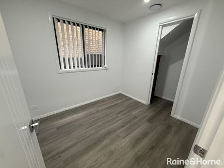 Contemporary Family Home in Prime Austral Location - Photo 4