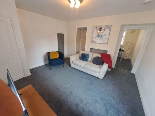 Room in a Shared House, Halliday Road, M40 - Photo 1