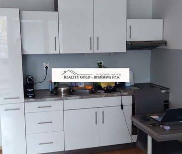 PRENÁJOM: slnečnej garsónky s loggiou – začiatok Petržalky, Fedinov... - Fotografia 4