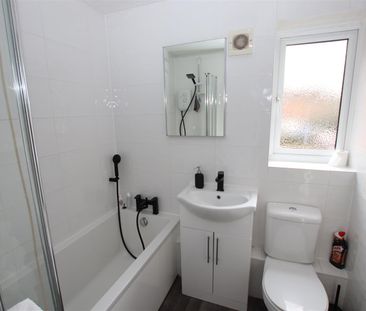 2 bedroom Flat to let - Photo 6