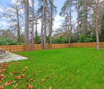 A well presented family in the newly built Berkeley Homes Sunningda... - Photo 1