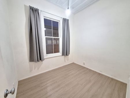 Converted Bungalow with Character Features, includes water & lawns - Photo 2