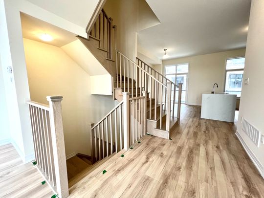 For Lease - 11421 Leslie Street, Richmond Hill, Ontario - Photo 1