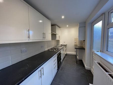 1 bedroom in a house share to rent - Photo 3