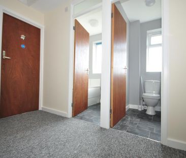 1 bedroom in a house share to rent - Photo 3