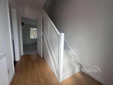 Fleet Road, Fleet, GU51 - Photo 5