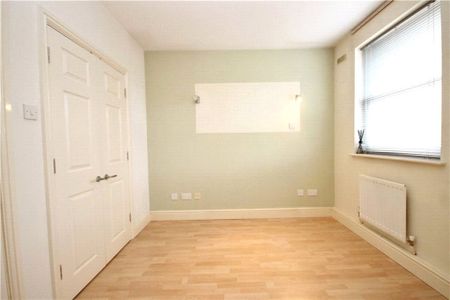 Barneby Close, Twickenham, TW2 6RR - Photo 4