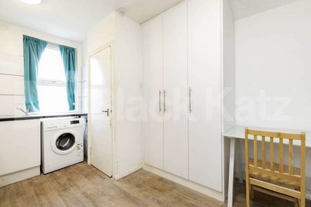 Inclusive of Council Tax, Gas, and Water, this well-presented modern studio apartment is located on the ground floor of a charming Victorian conversion - Photo 5