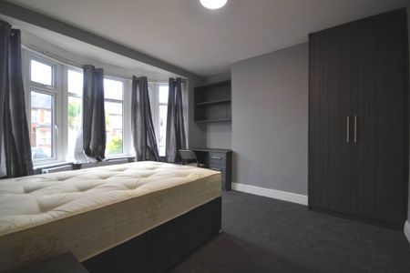 Price £5,425 pcm - Available 01/07/2026 - Furnished - Photo 4