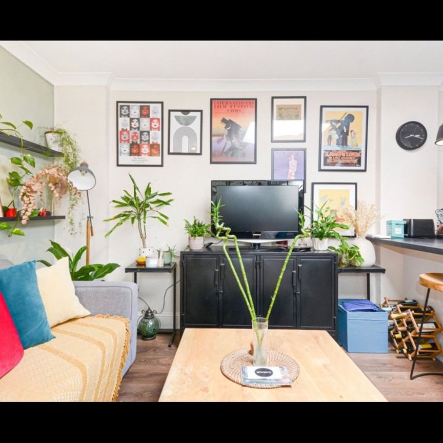 2 Bed Flat, Eden Road, E17 - Photo 1