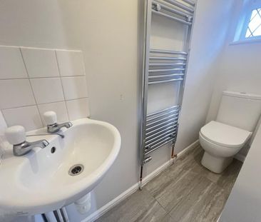 2 bedroom end of terrace house to rent - Photo 2