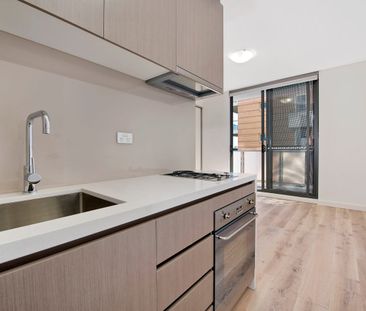Neat & tidy studio apartment - ALL UTILITIES INCLUDED! - Photo 2