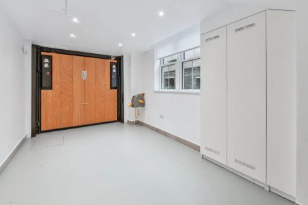 3 bedroom house in London - Photo 2