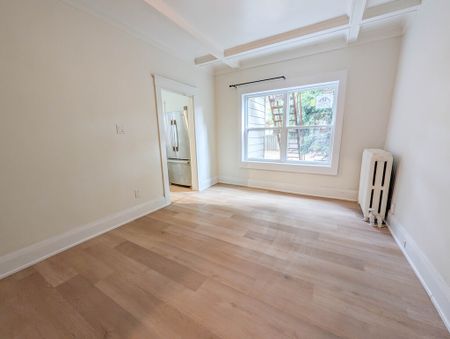 Spacious 1 Bedroom Apartment in Downtown Hamilton!! - Photo 3