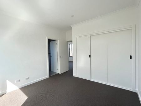 THREE BEDROOM HOME IN PRIME LOCATION - Photo 2