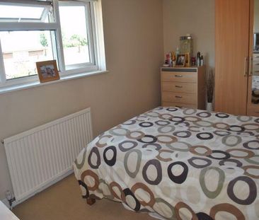 2 bedroom end of terrace house to rent - Photo 4