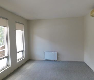 TWO BEDROOM TOWNHOUSE - GREAT LOCATION - Photo 1