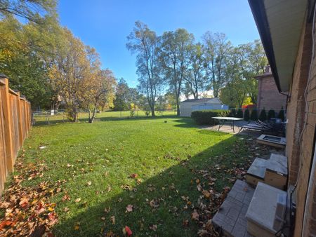 For Lease - 18 Elrose Road Unit# A, Brampton, Ontario - Photo 4