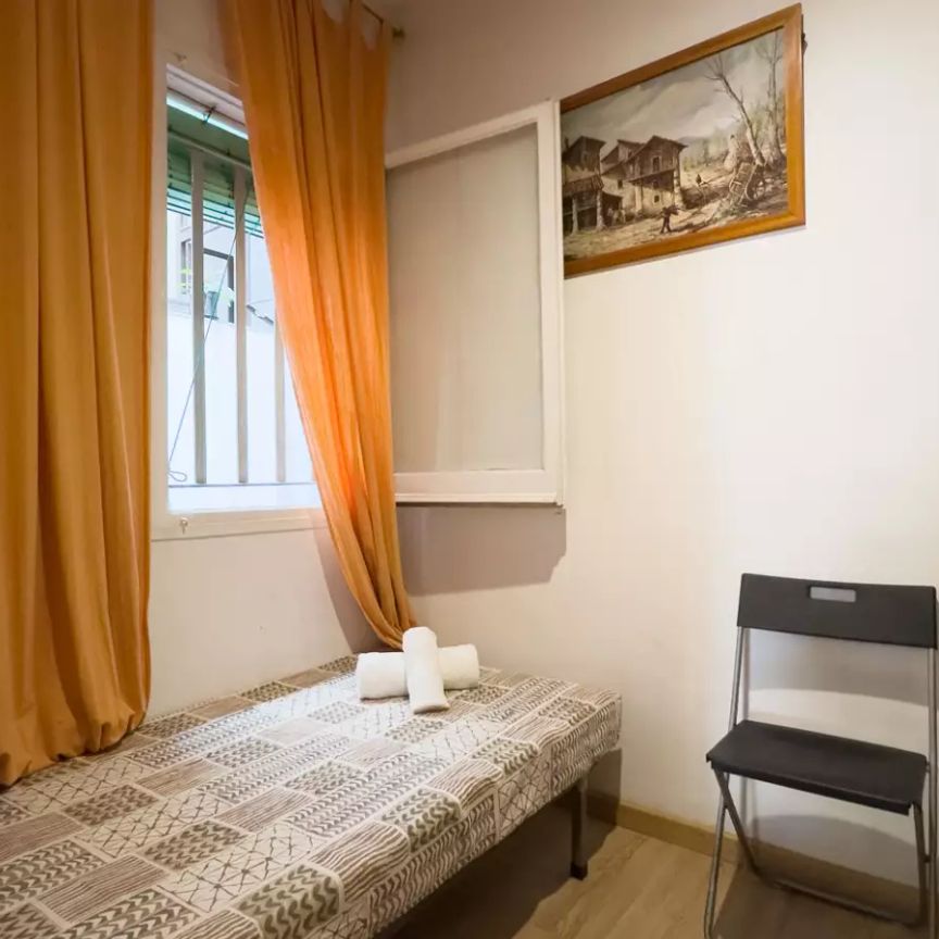 3-bedroom apartment for rent in La Barceloneta - Photo 1