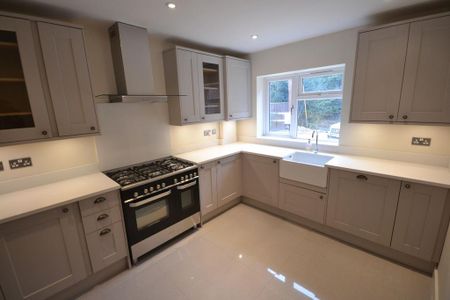 4 bedroom semi-detached house to rent - Photo 4