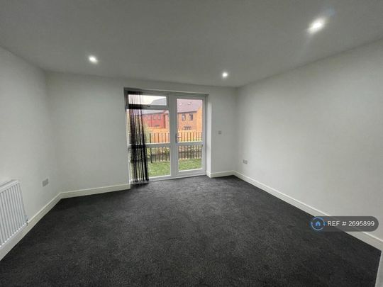 2 bedroom end of terrace house to rent - Photo 1