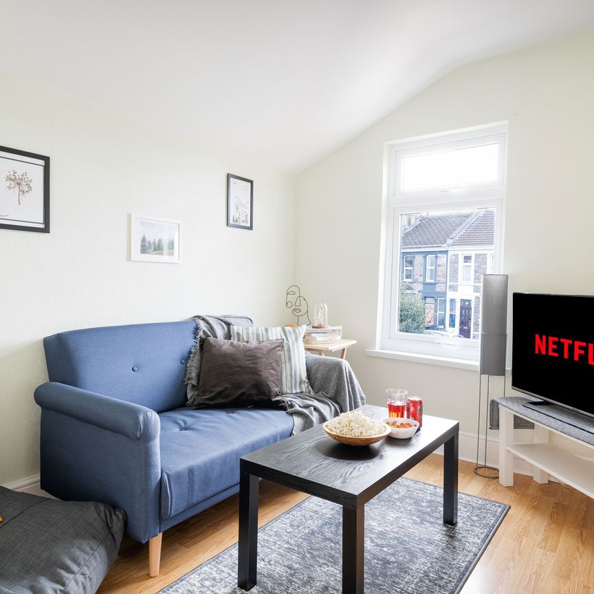 Beautiful 4 Bedroom Property Bedroom 3 - Photo 1