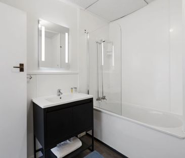 Fully Furnished Studio Unit in Stunning Location - Photo 6