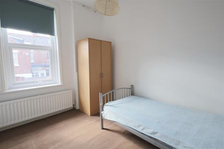 3 bedroom Flat to rent in Delaval Terrace, Gosforth Newcastle upon tyne NE3 - Photo 5