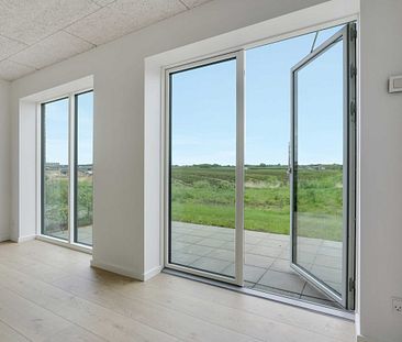 Stilrent rækkehus med god beliggenhed i Gødvad - Photo 1